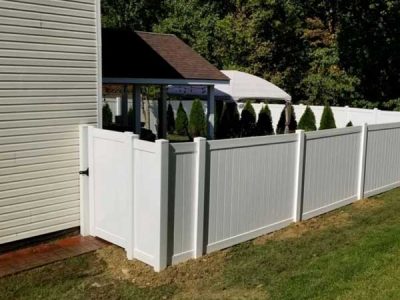 Residential Vinyl Fencing